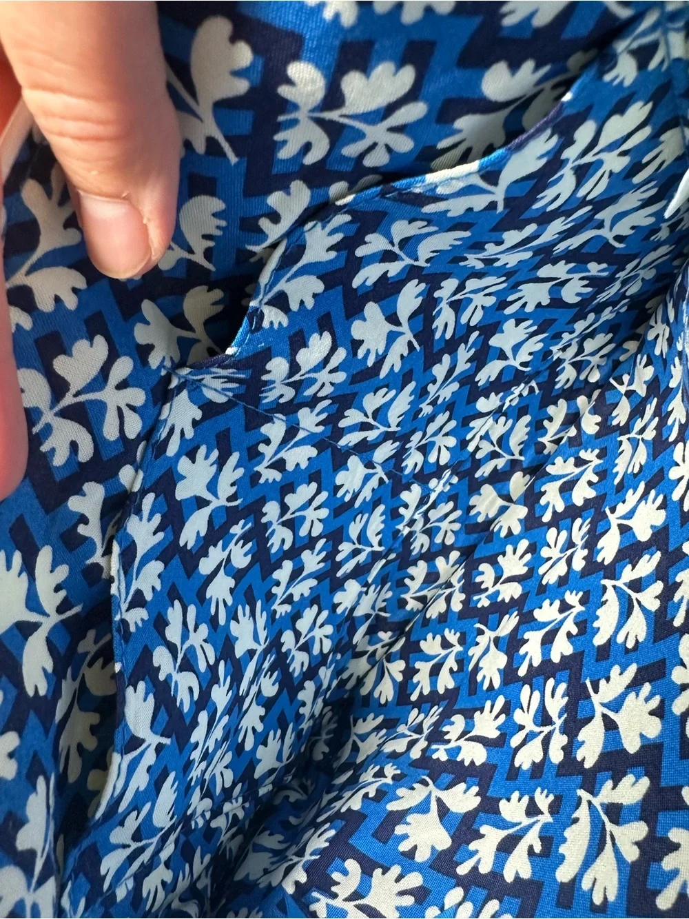 Vera Bradley crossbody bag in Blue Lagoon quilted pattern - Picture 11 of 16